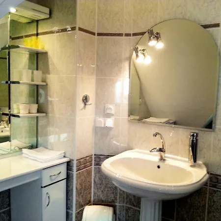 W Willi Busola Homestay szállás *