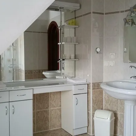 W Willi Busola Homestay szállás *