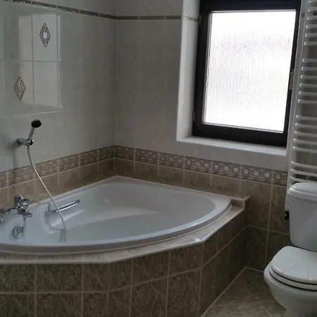 W Willi Busola Privat bolig *